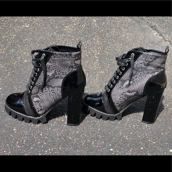 Women’s heel bootie - Picture 1 of 4